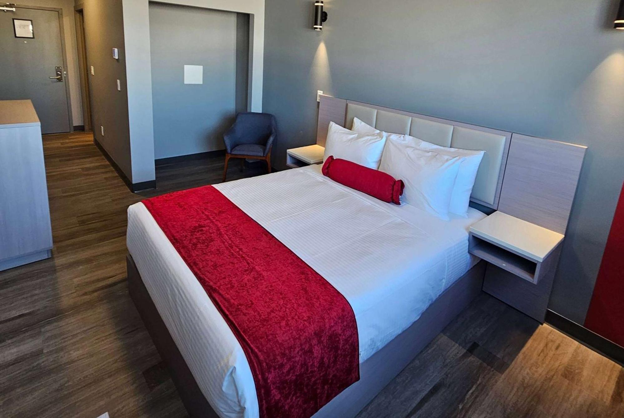 Ramada By Wyndham West Edmonton Hotel & Suites Kültér fotó