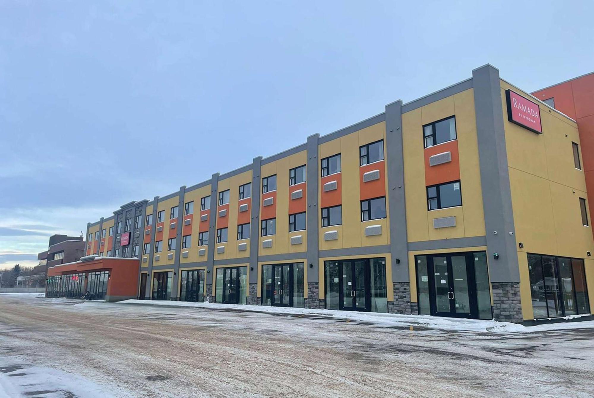 Ramada By Wyndham West Edmonton Hotel & Suites Kültér fotó