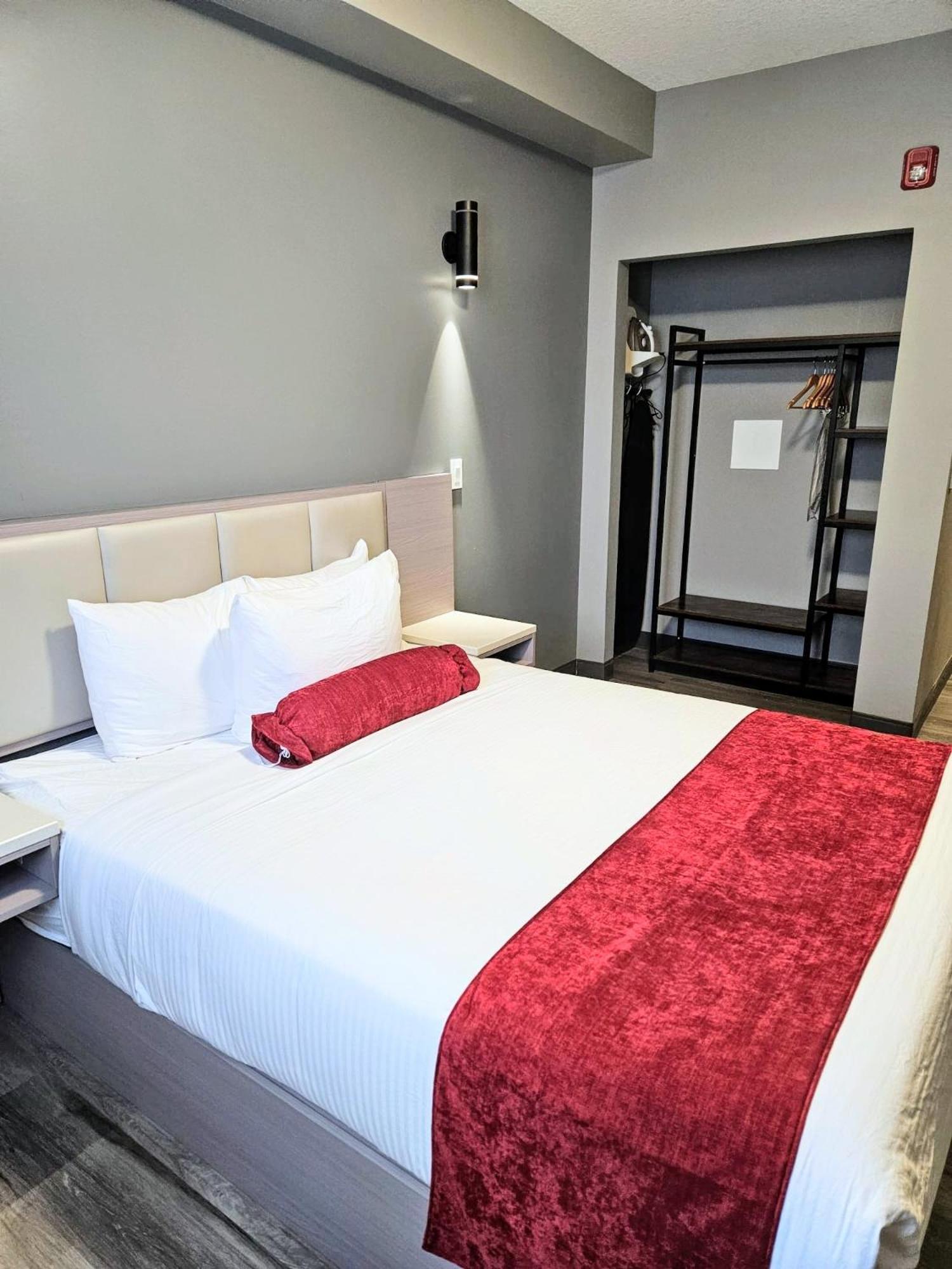 Ramada By Wyndham West Edmonton Hotel & Suites Kültér fotó