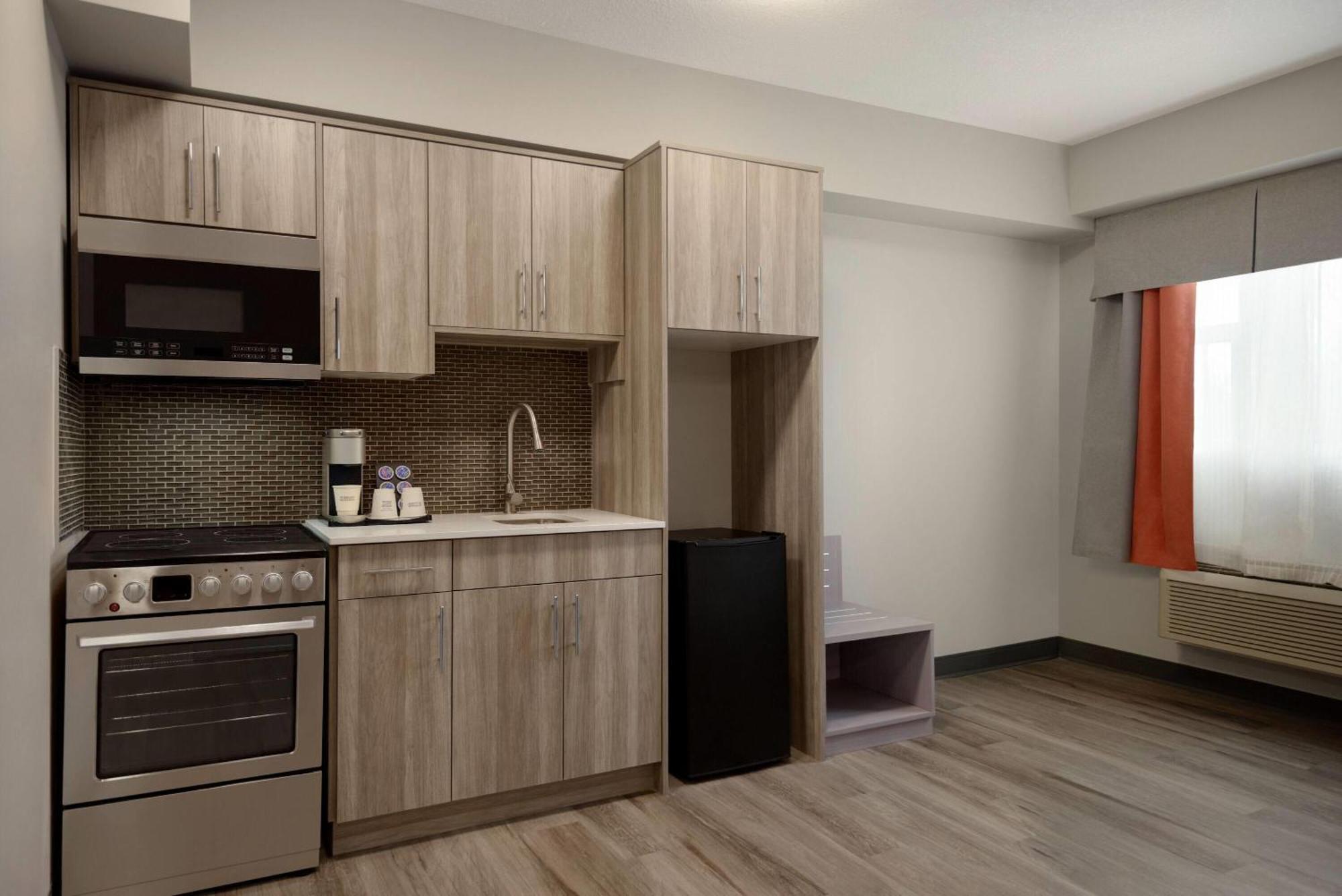 Ramada By Wyndham West Edmonton Hotel & Suites Kültér fotó