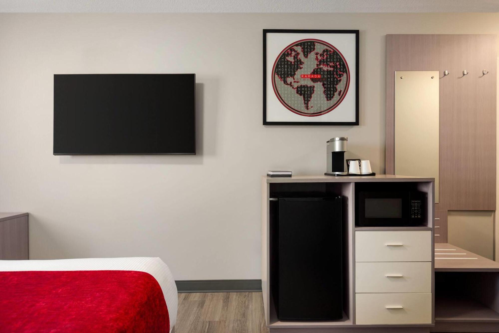 Ramada By Wyndham West Edmonton Hotel & Suites Kültér fotó