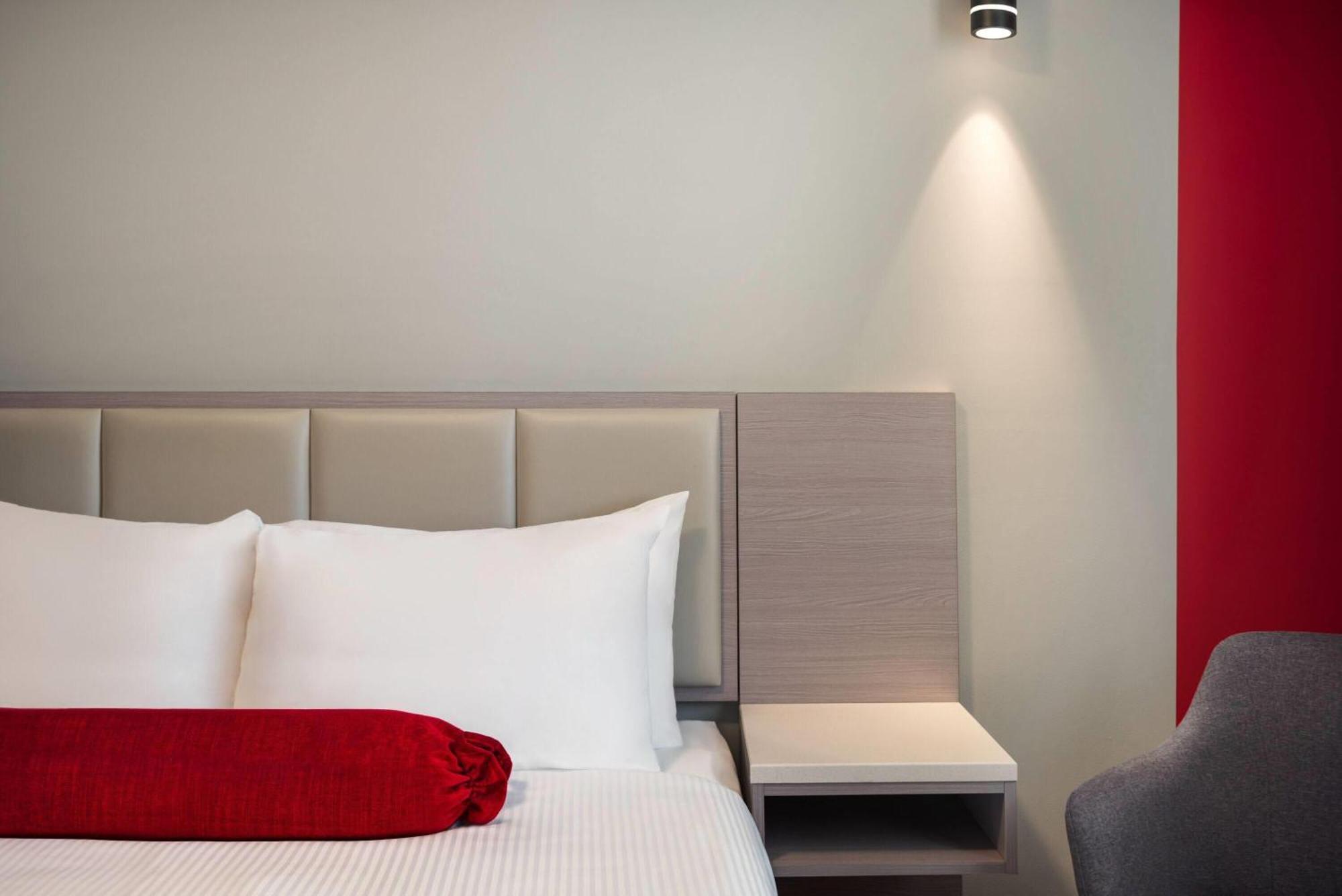 Ramada By Wyndham West Edmonton Hotel & Suites Kültér fotó
