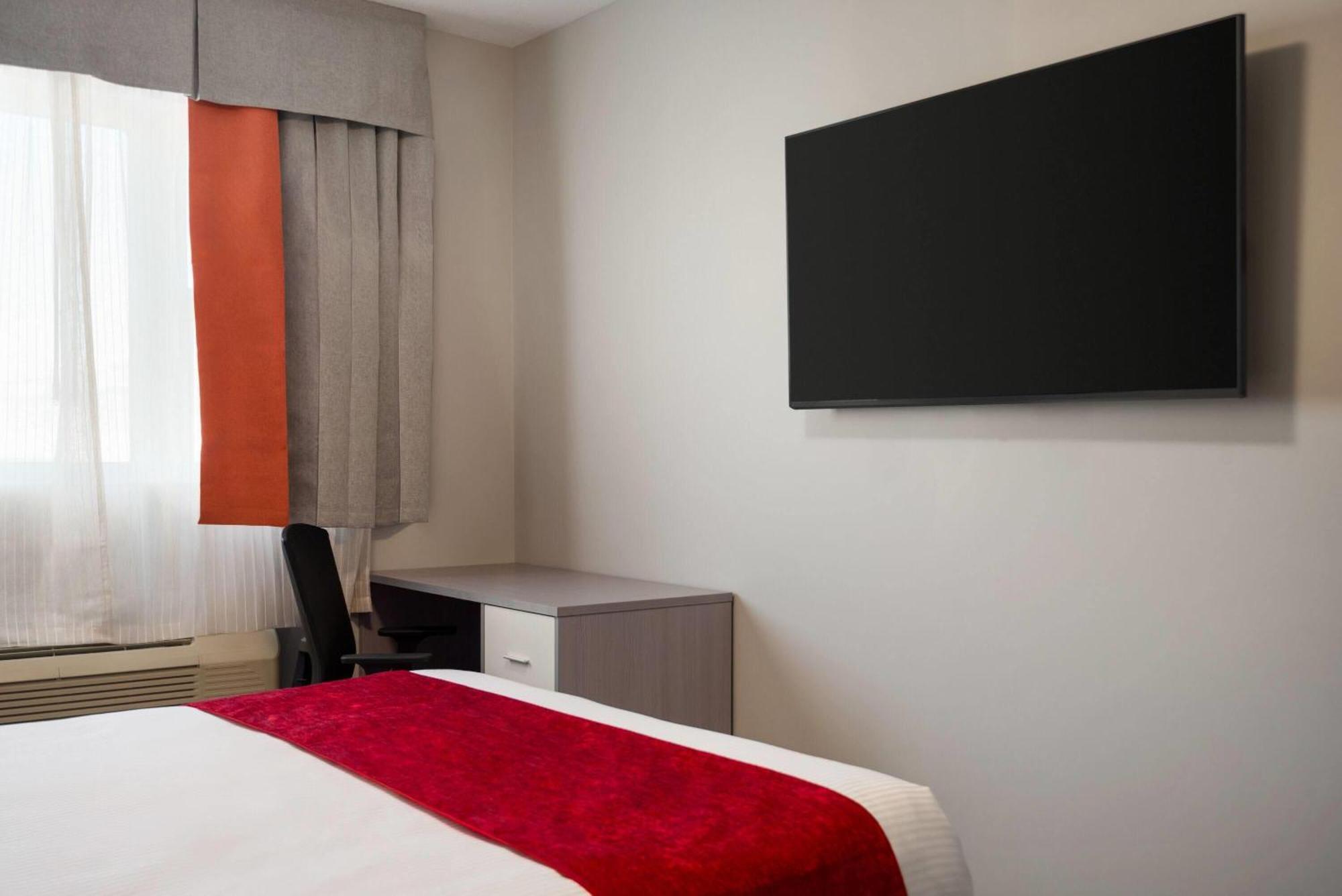 Ramada By Wyndham West Edmonton Hotel & Suites Kültér fotó