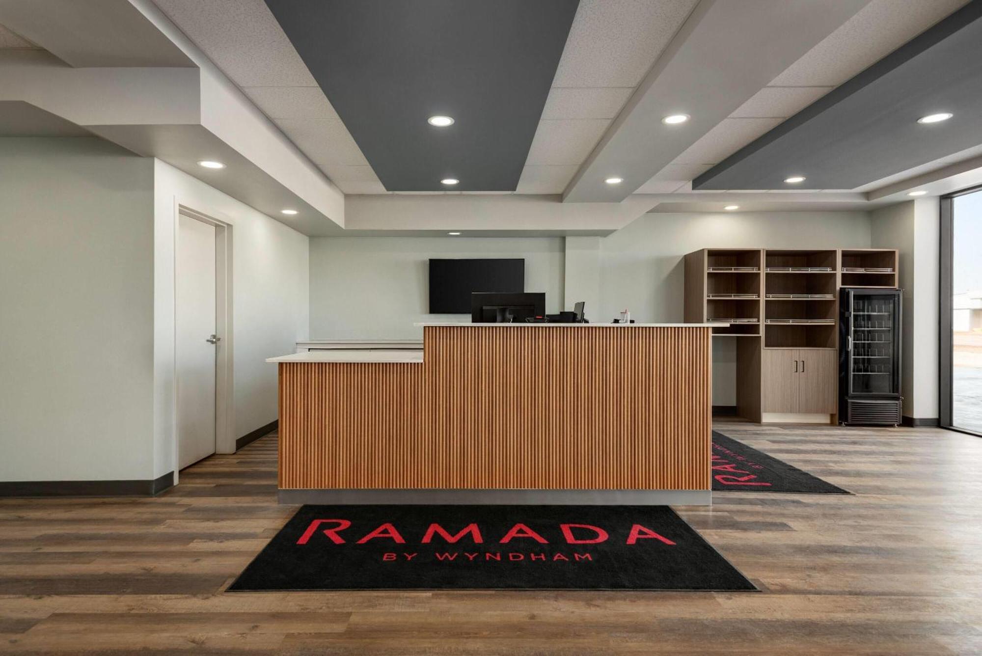 Ramada By Wyndham West Edmonton Hotel & Suites Kültér fotó